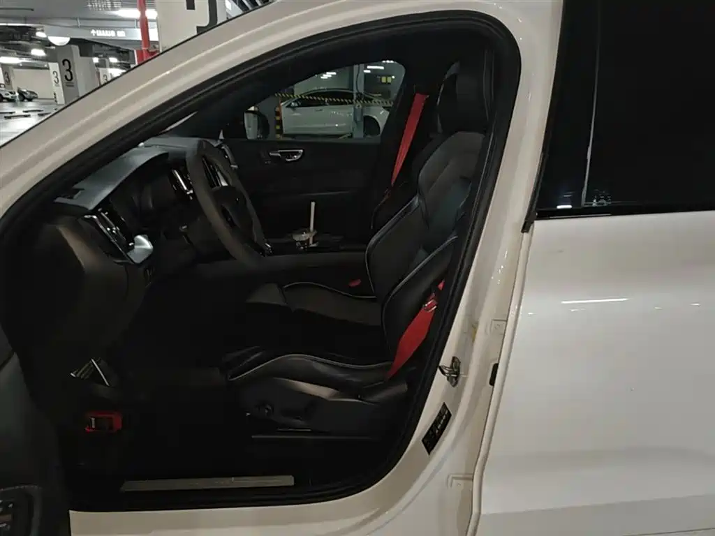 Volvo XC60 PHEV 2020 — фото 15