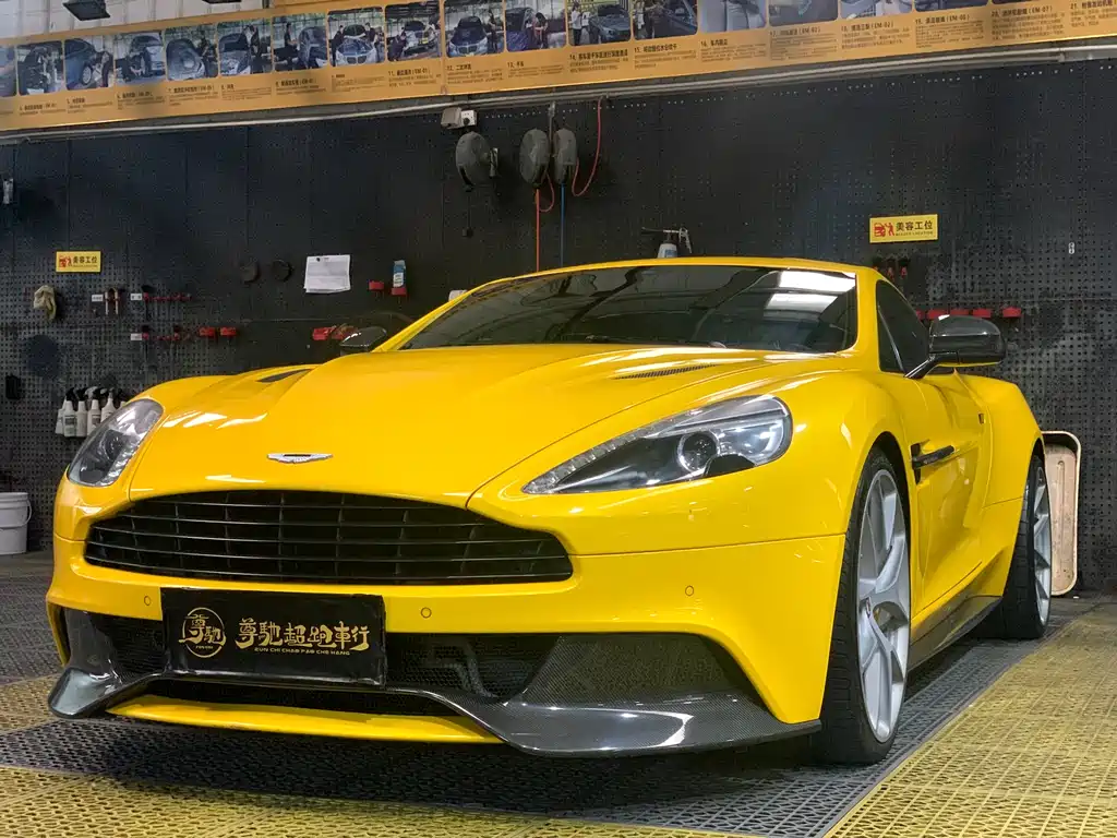 Aston Martin Vanquish 2015