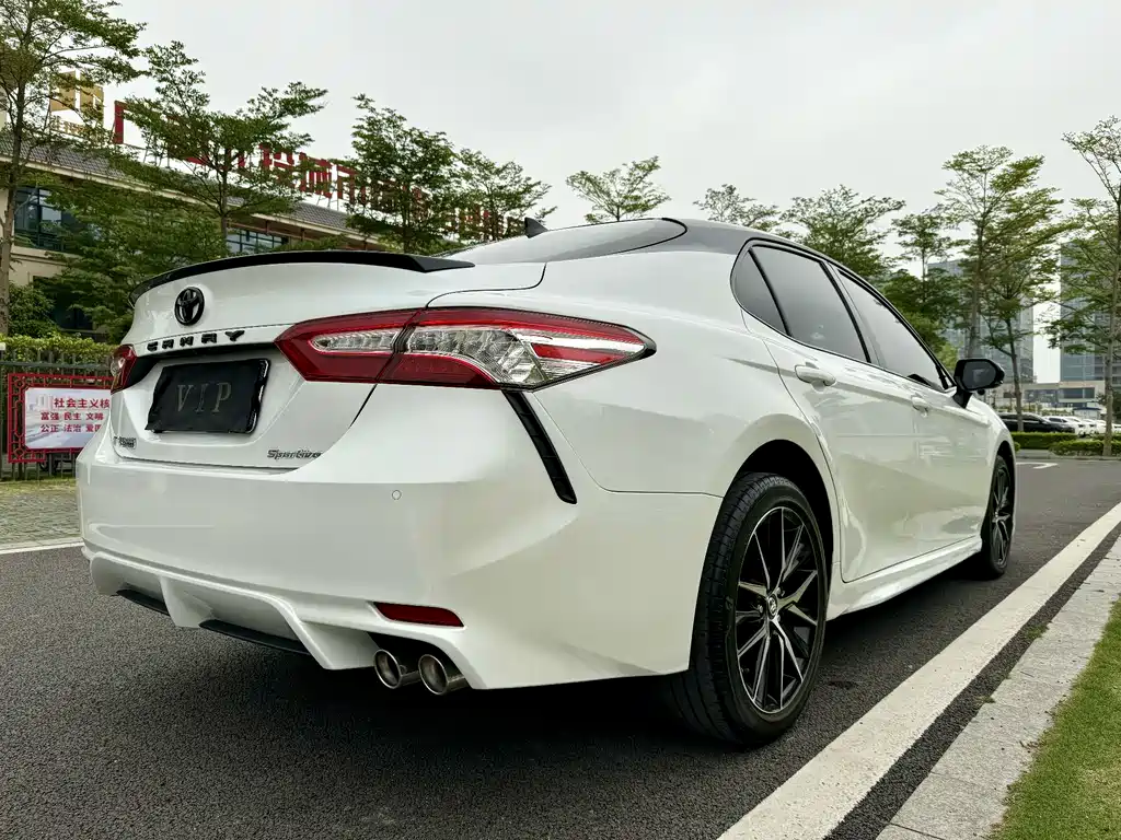 Toyota Camry 2021 — фото 8