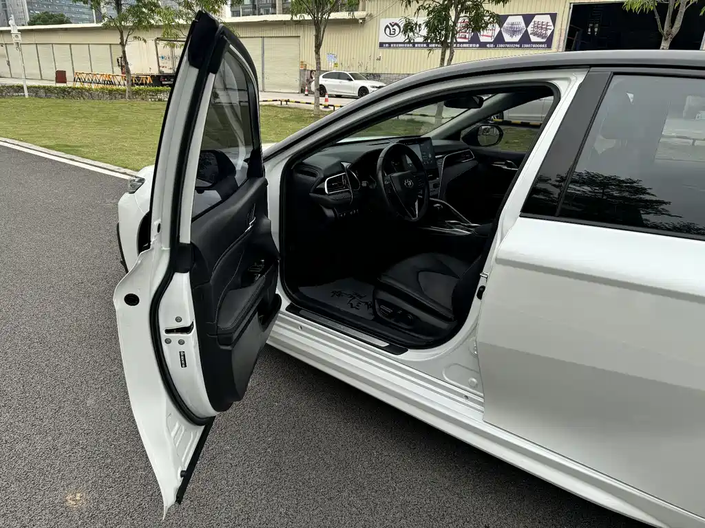 Toyota Camry 2021 — фото 25