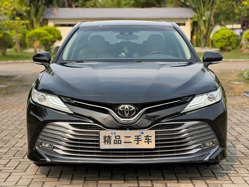 Toyota Camry 2018 — фото 2