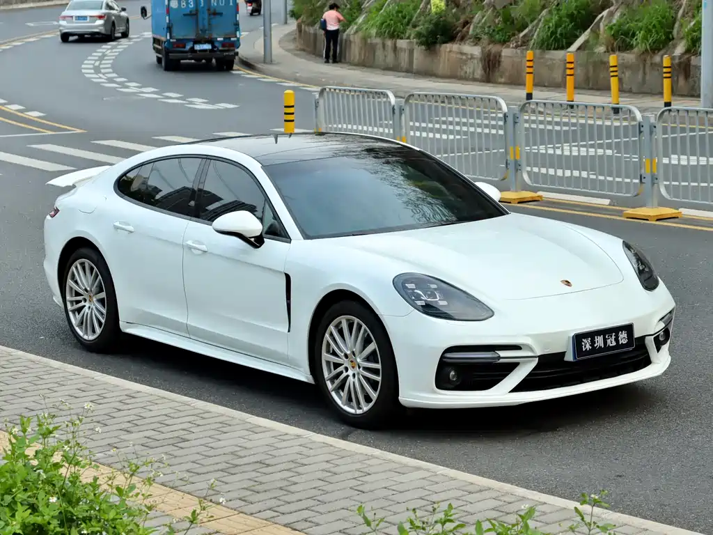 Porsche Panamera 2018 — фото 3