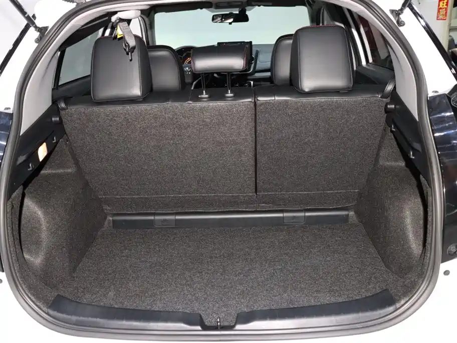Toyota Yaris L 2023 — фото 16
