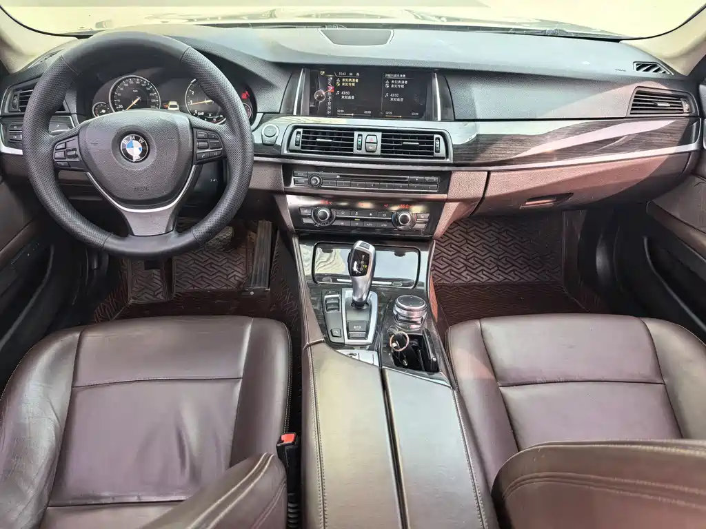 BMW 5 Series 2016 — фото 8