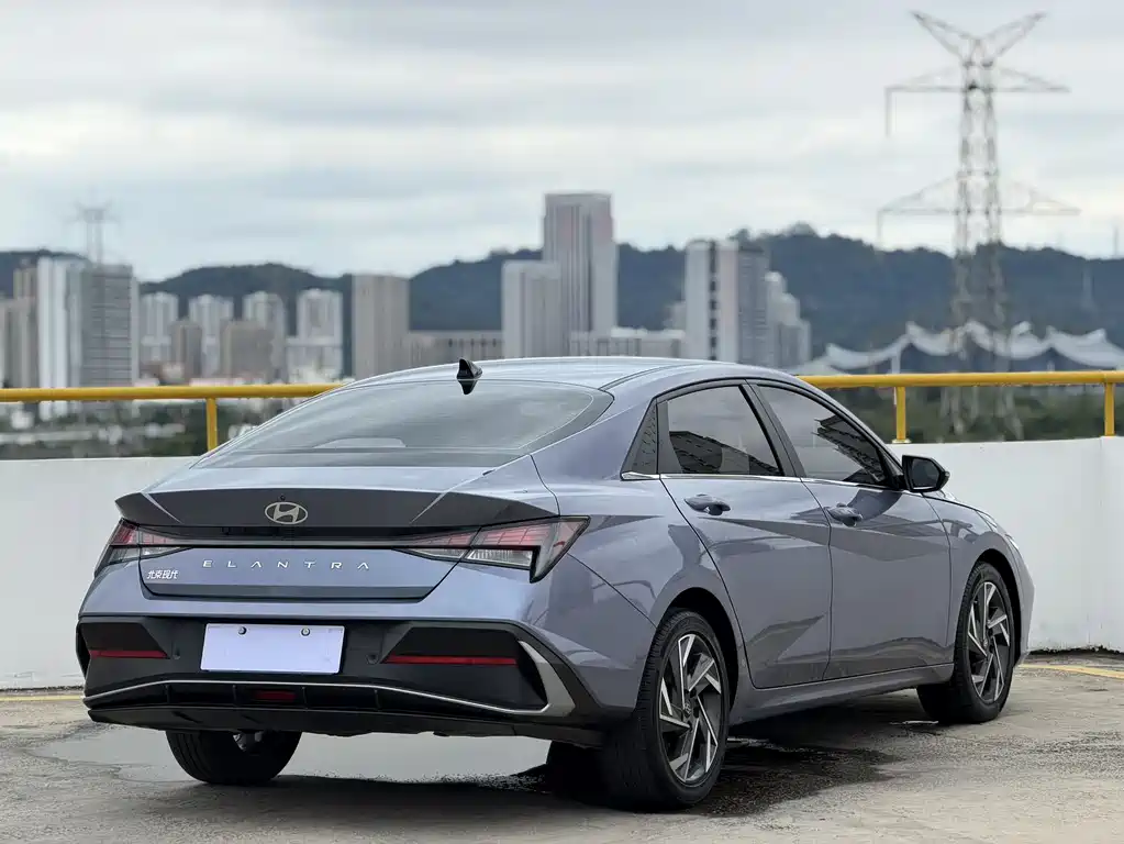 Hyundai Elantra 2024 — фото 3