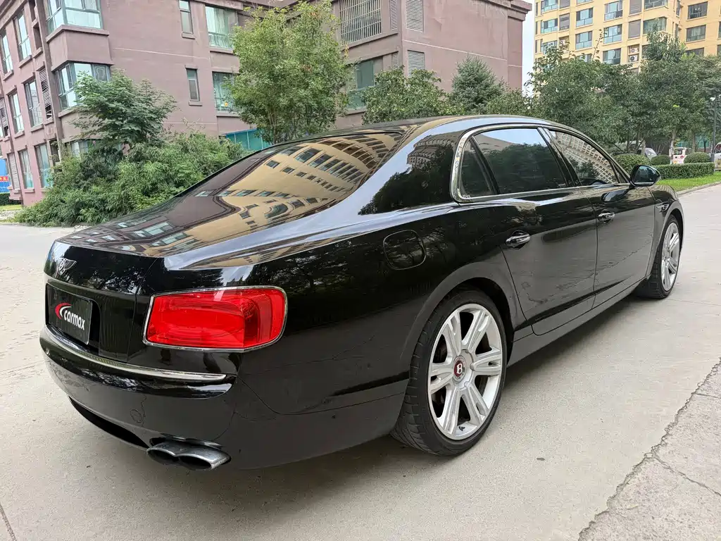 Bentley Flying Spur 2015 — фото 10