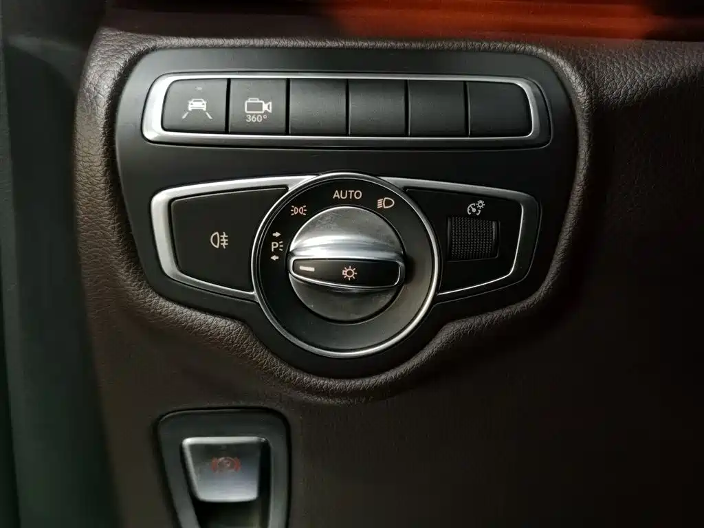 Mercedes-Benz V-Class 2021 — фото 21