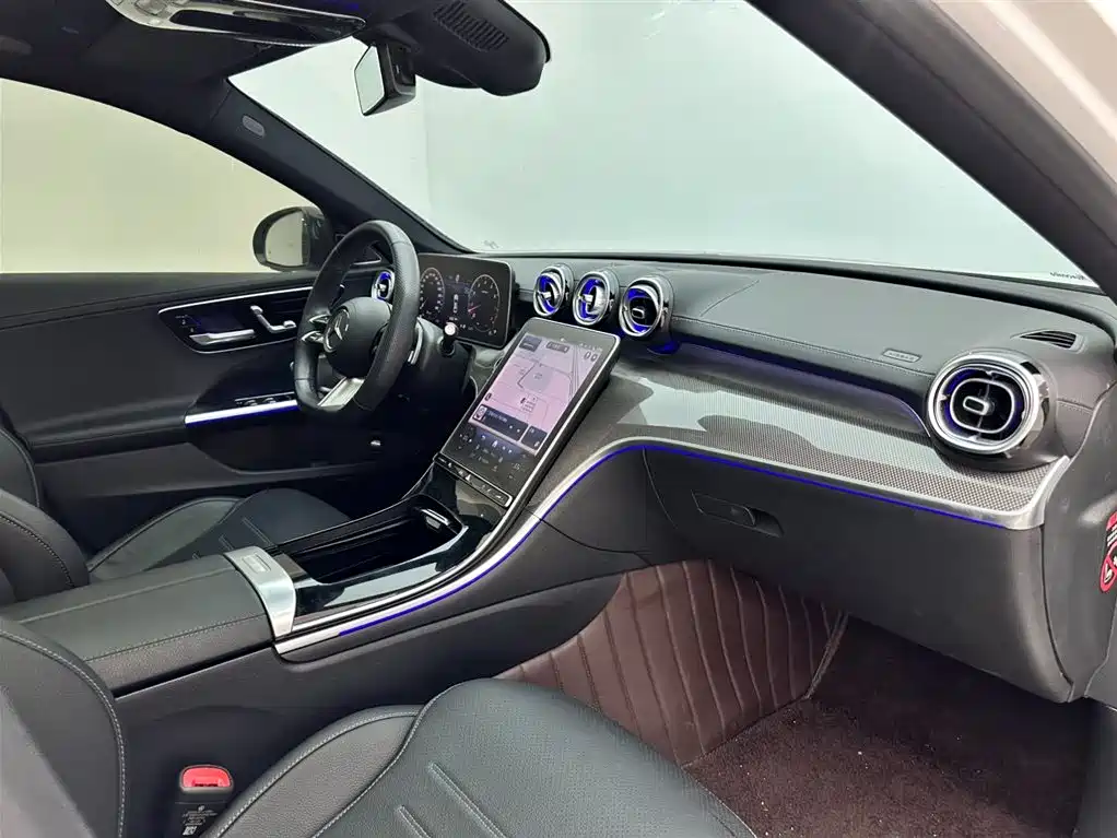 Mercedes-Benz C-Class 2024 — фото 11