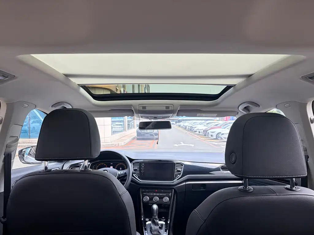Volkswagen T-Roc 2023 — фото 10