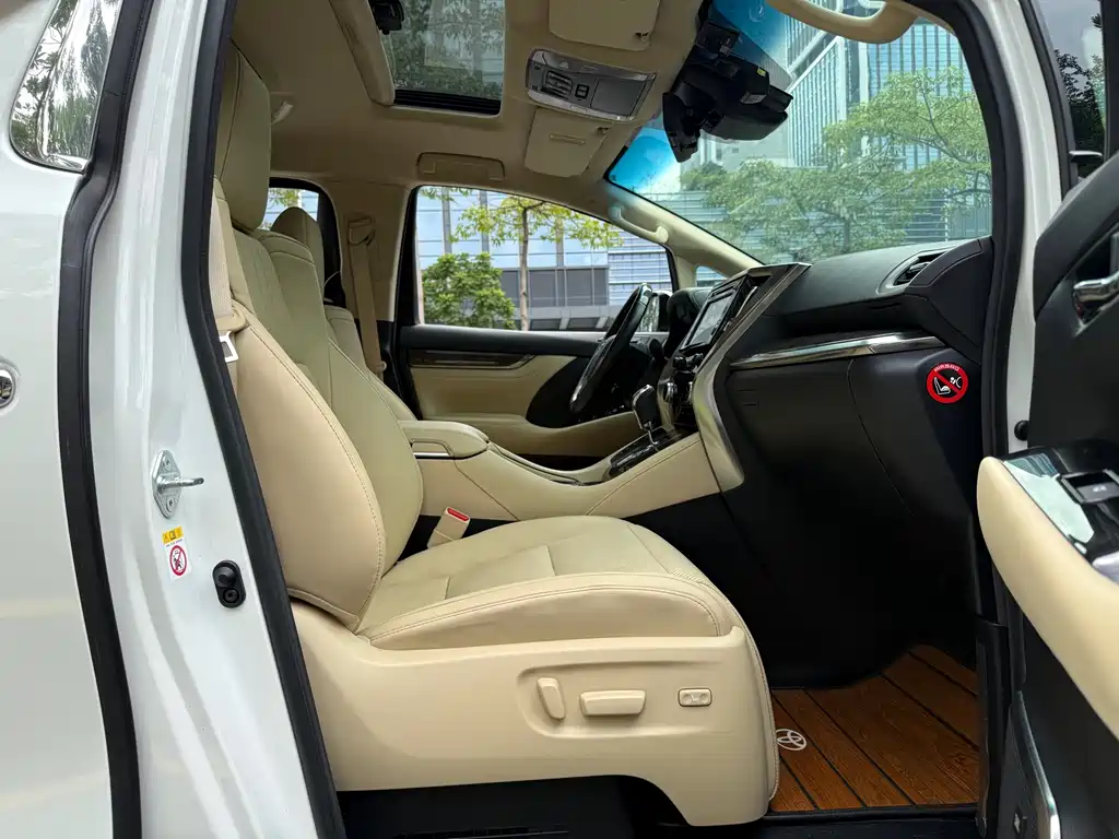 Toyota Alphard 2020 — фото 15