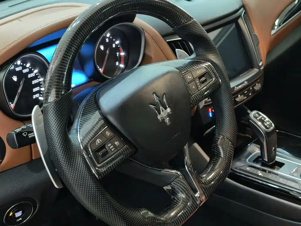 Maserati Levante 2017 — фото 10