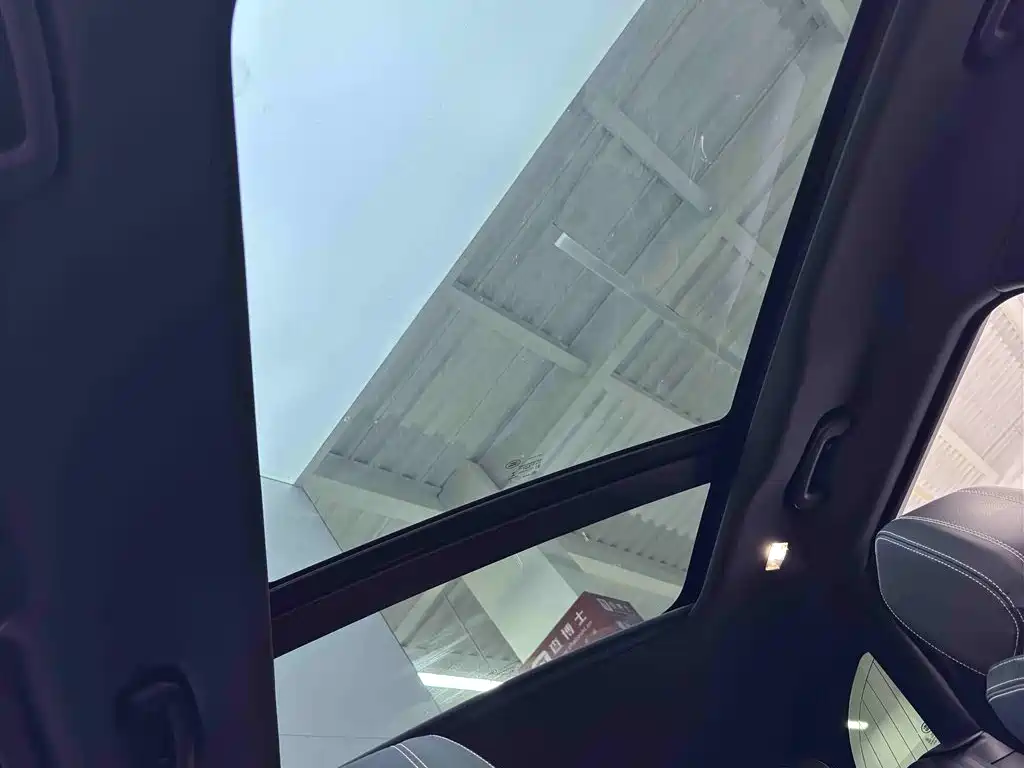 Land Rover Velar 2019 — фото 12