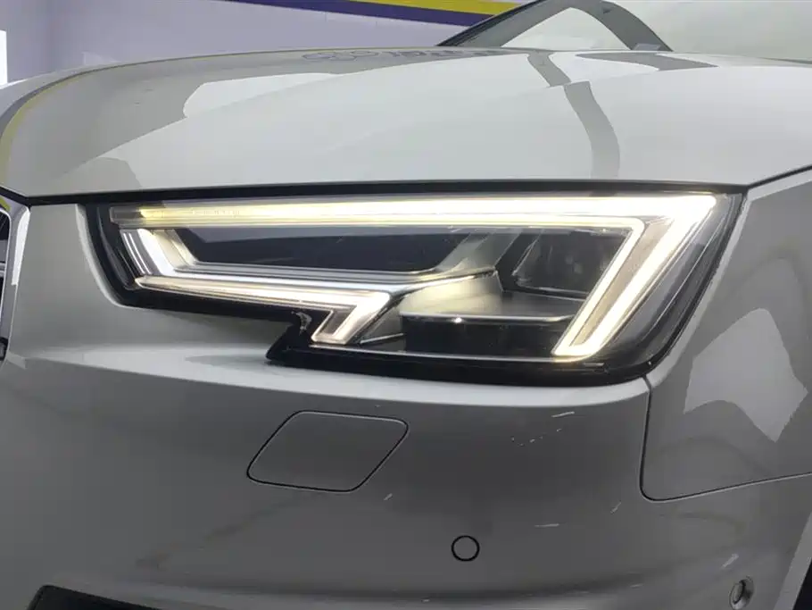 Audi A4L 2018