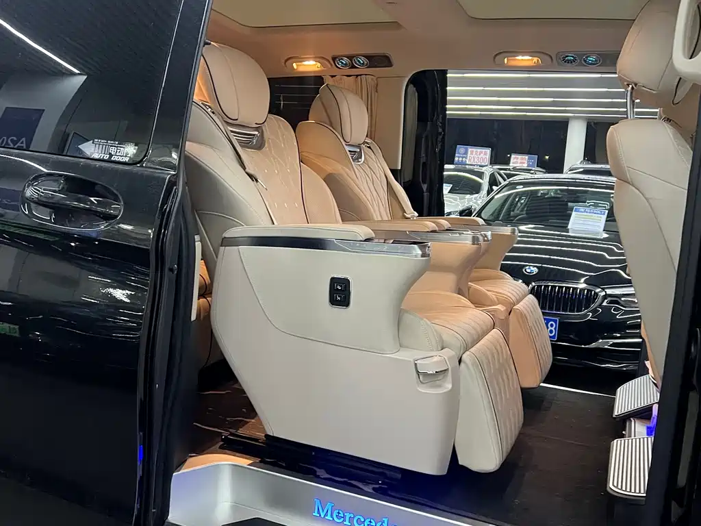 Mercedes-Benz V-Class 2023 — фото 6