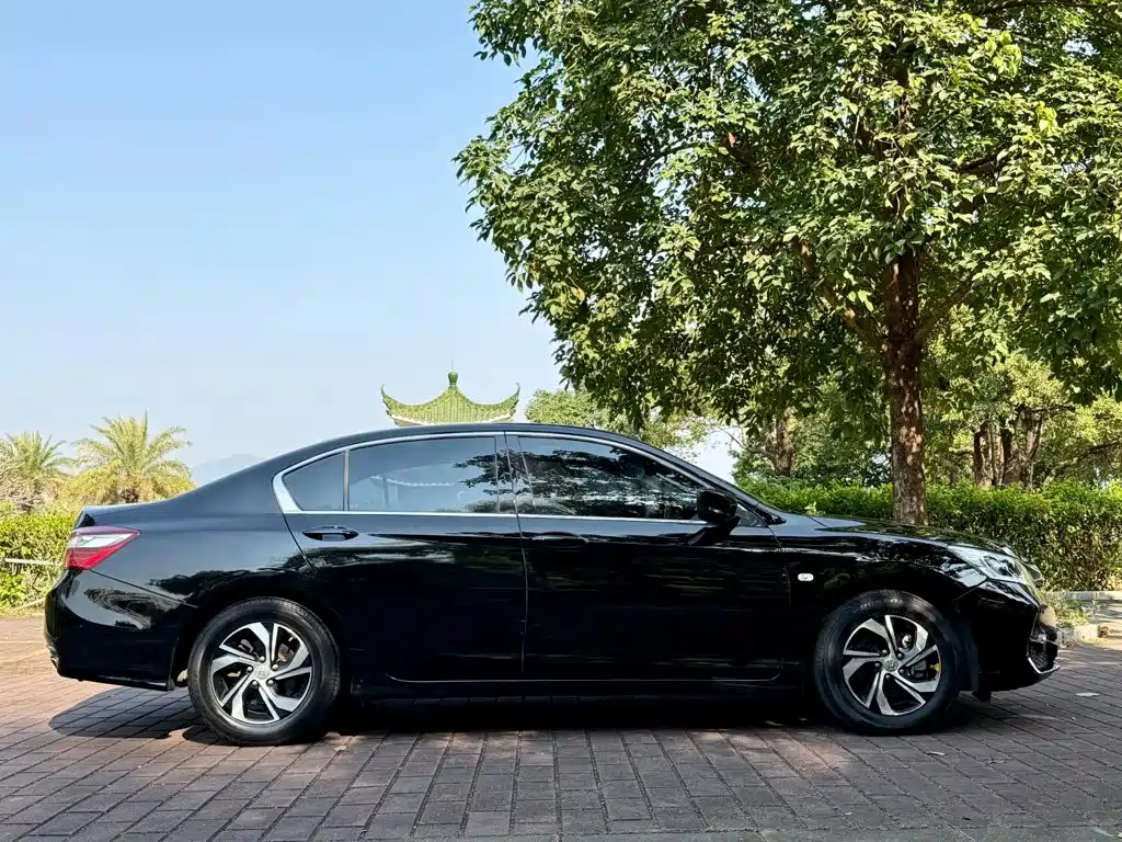 Honda Accord 2016 — фото 9