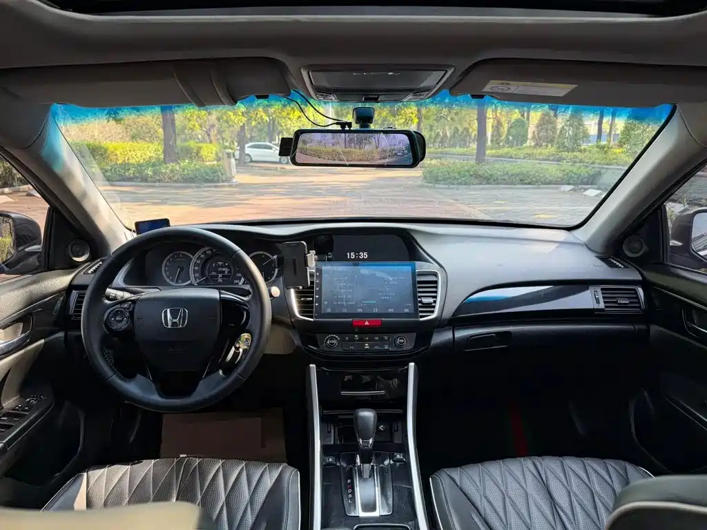 Honda Accord 2016 — фото 8