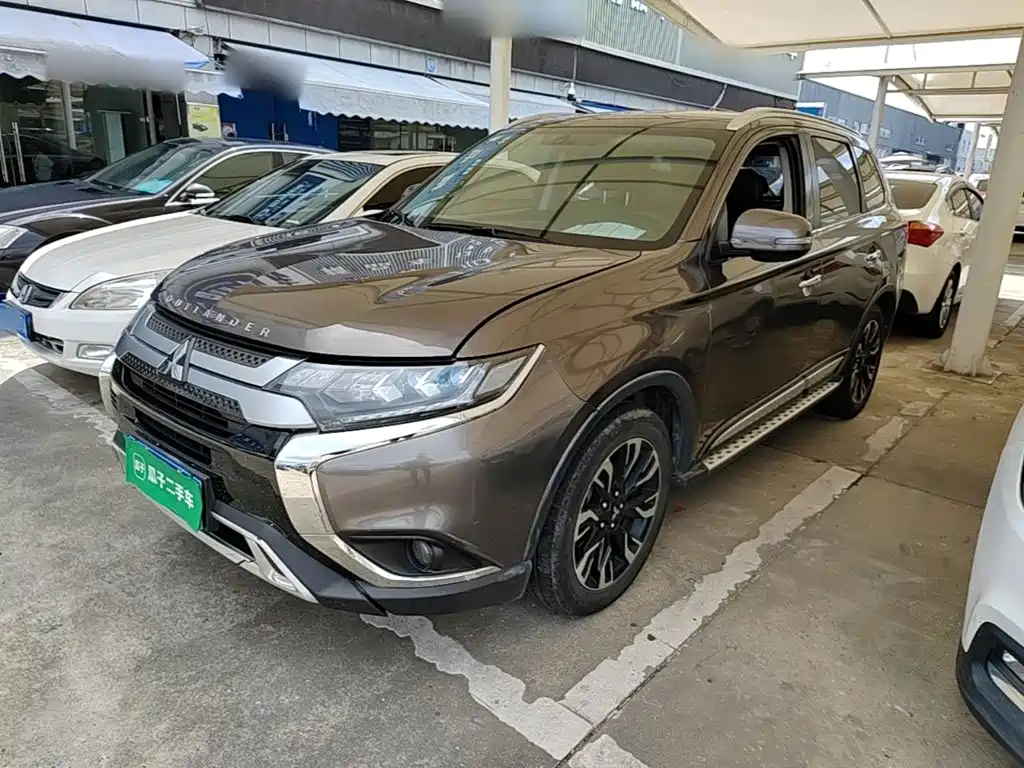 Mitsubishi Outlander 2019 — фото 1