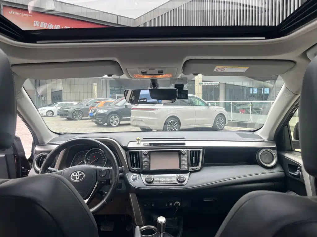 Toyota RAV4 2016 — фото 10