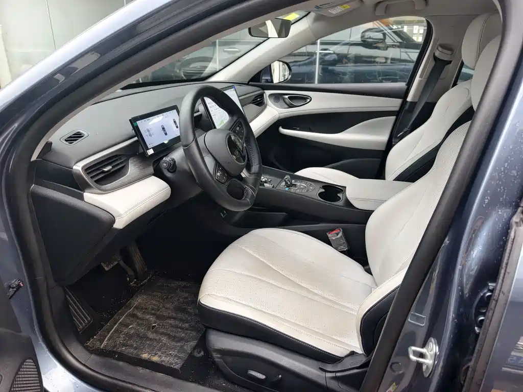 BYD Seal 05 DM-i 2025 — фото 3