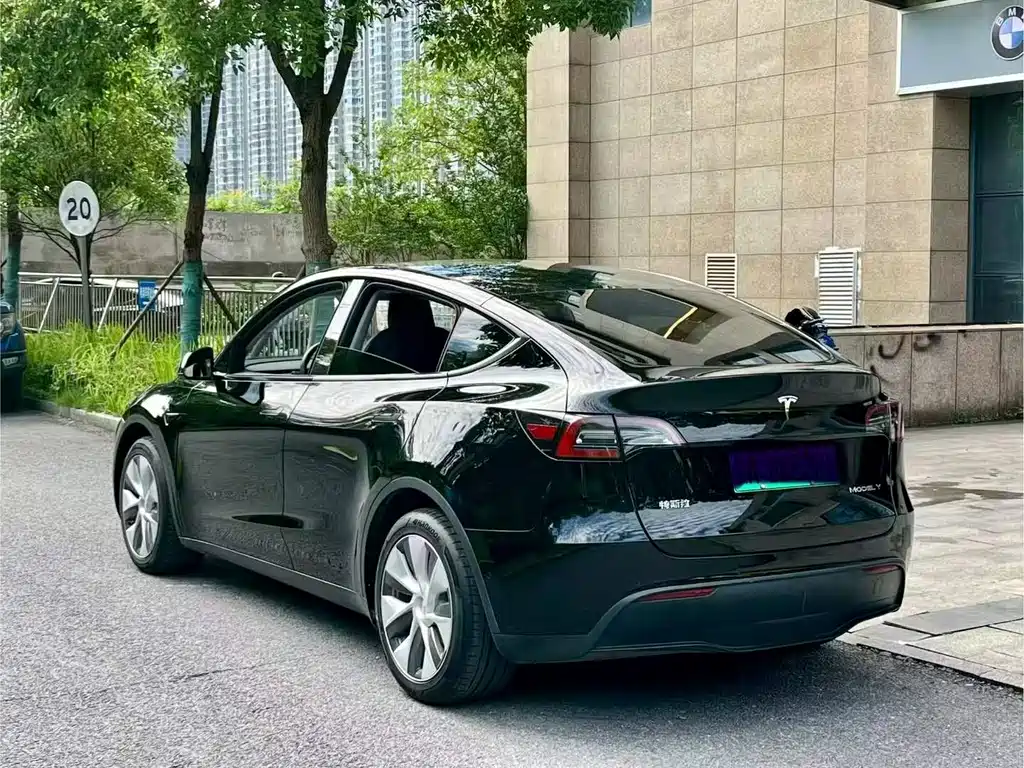 Tesla Model Y 2023 — фото 9