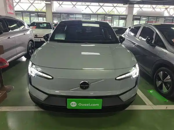 Volvo EX30 2024