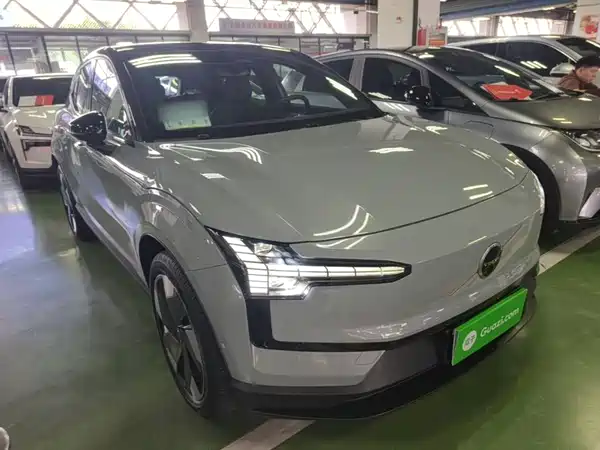 Volvo EX30 2024