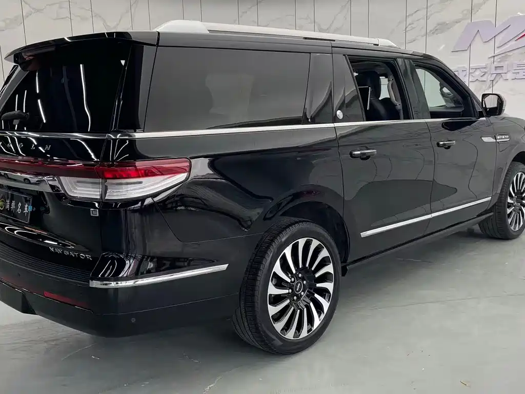 Lincoln Navigator 2023 — фото 23