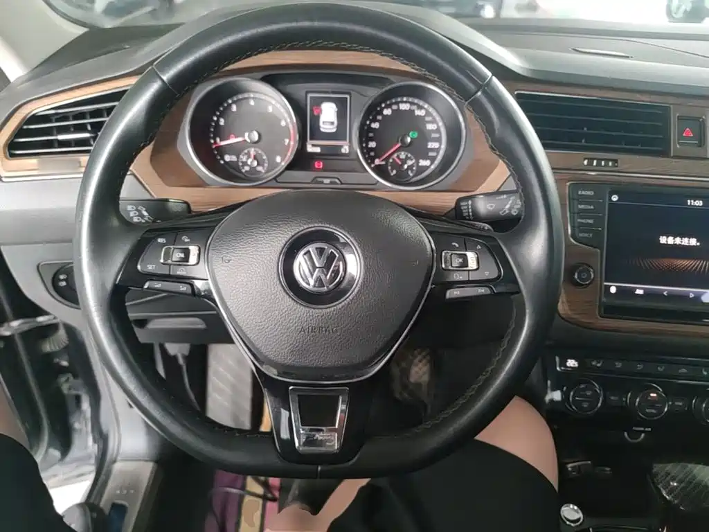 Volkswagen Tiguan L 2018 — фото 11