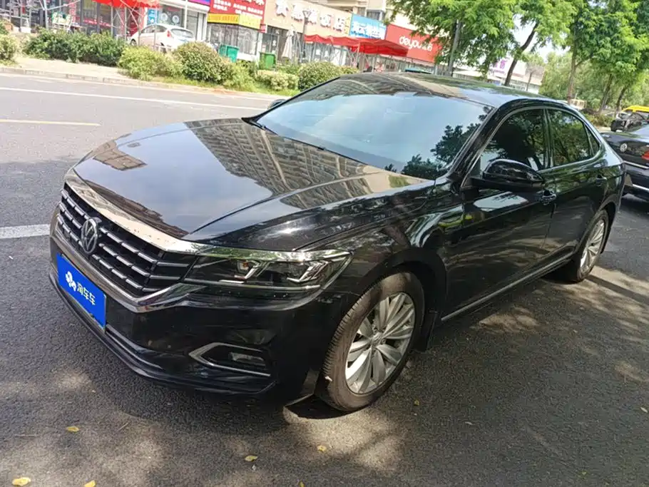 Volkswagen Passat 2019 — фото 1