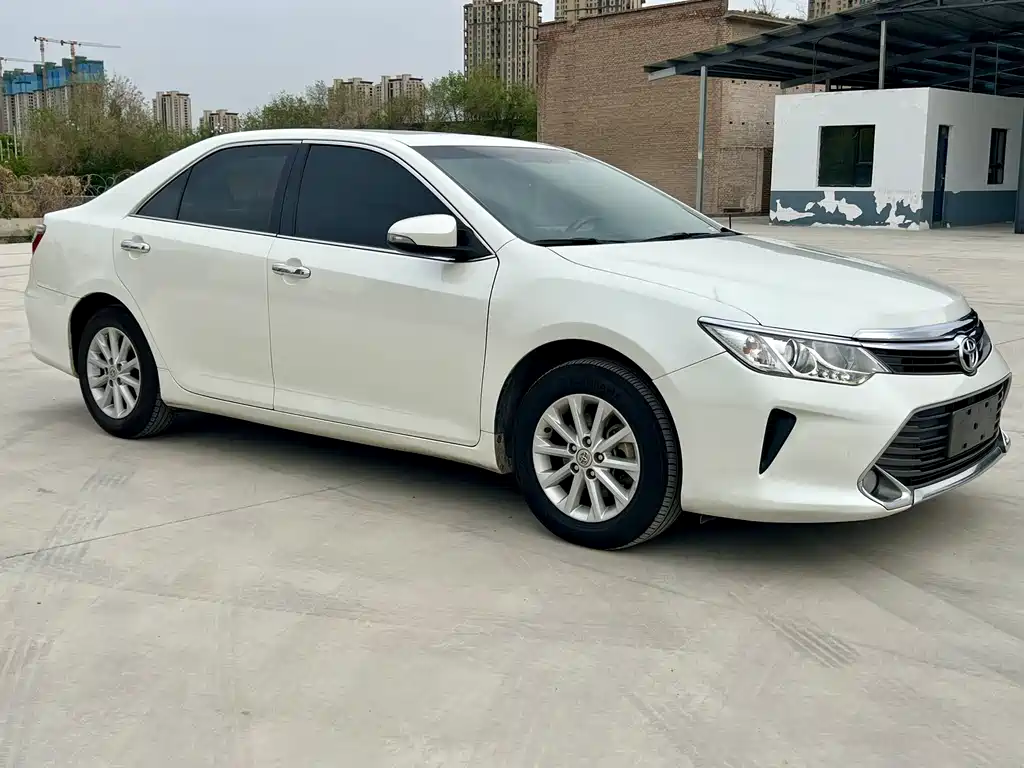 Toyota Camry 2015 — фото 3
