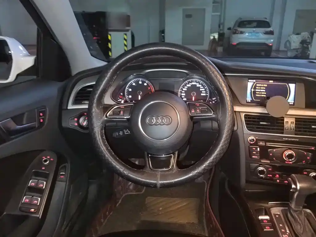Audi A4L 2015