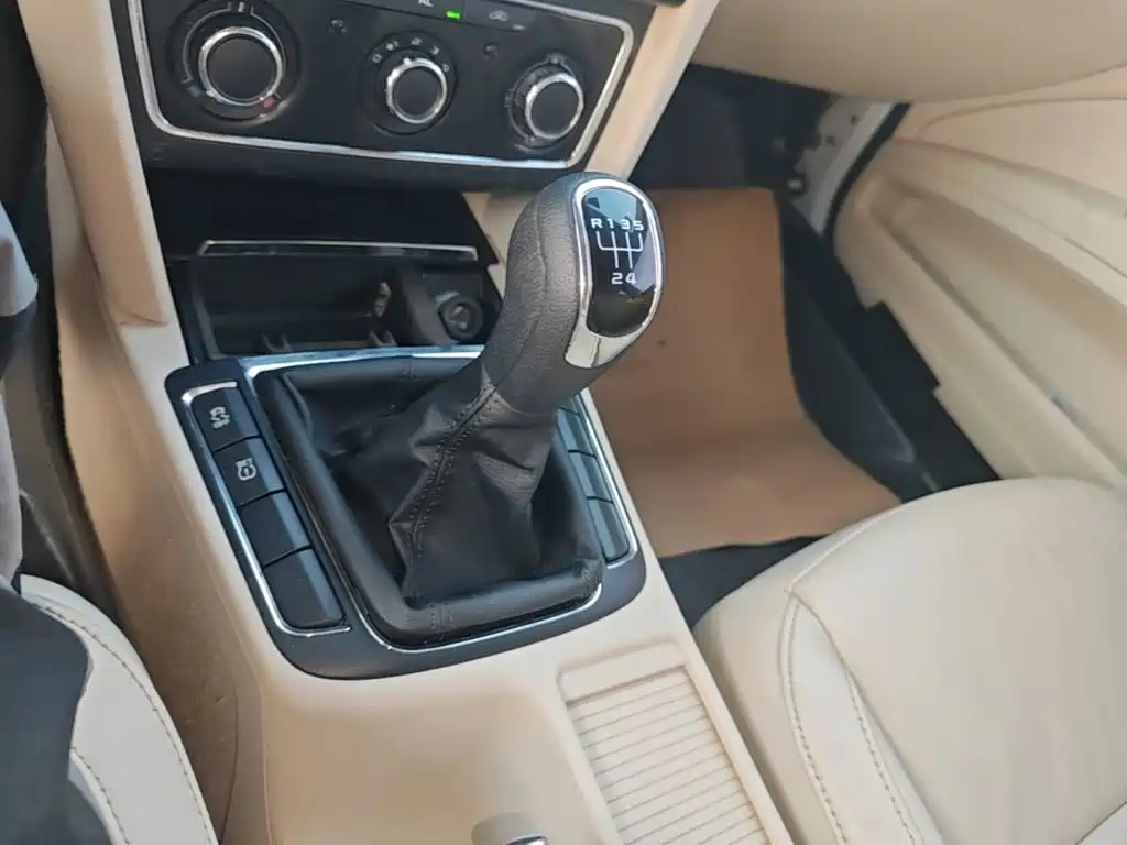 Skoda Superb 2014 — фото 14