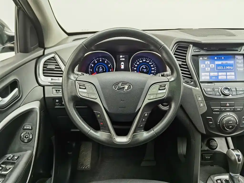 Hyundai Santa Fe 2015 — фото 11