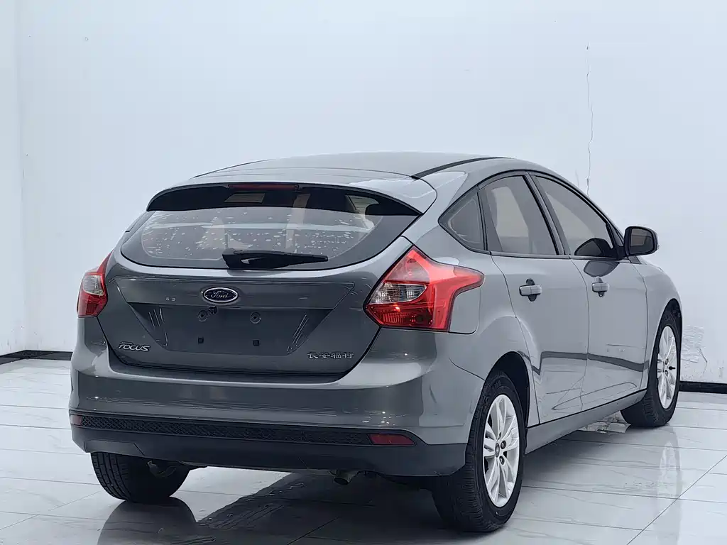 Ford Focus 2014 — фото 14