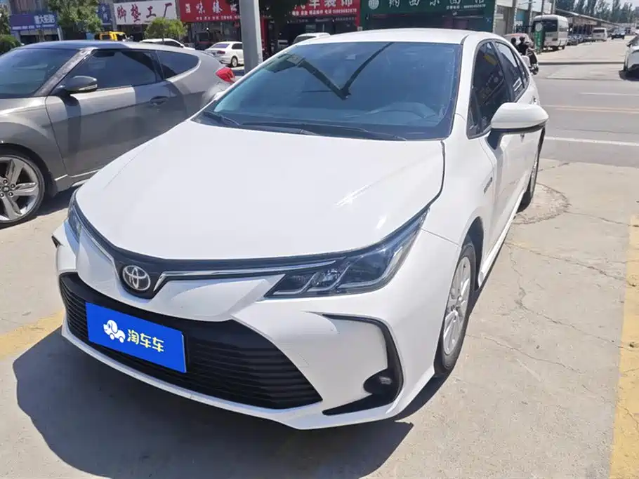 Toyota Corolla 2023 — фото 1