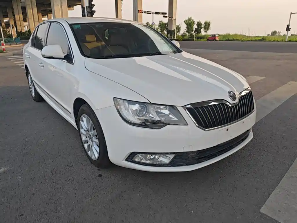 Skoda Superb 2014 — фото 4