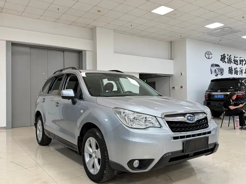 Subaru Forester 2014 — фото 2