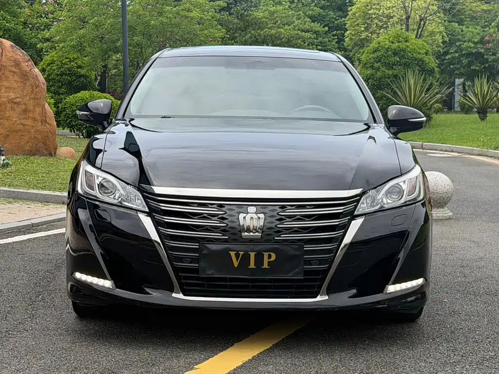 Toyota Crown 2018 — фото 3