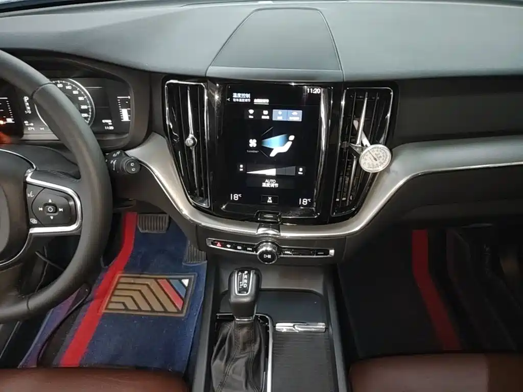 Volvo XC60 2021 — фото 13