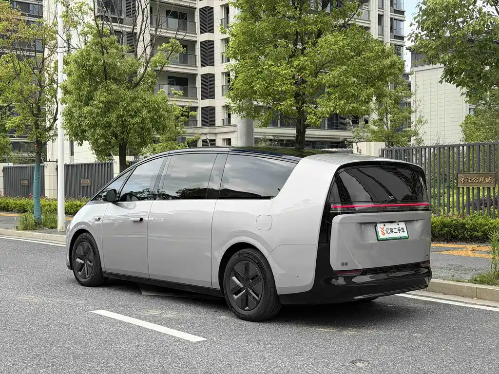 Li Auto Li MEGA 2024