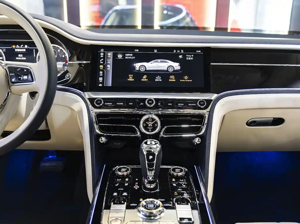 Bentley Flying Spur 2024 — фото 15