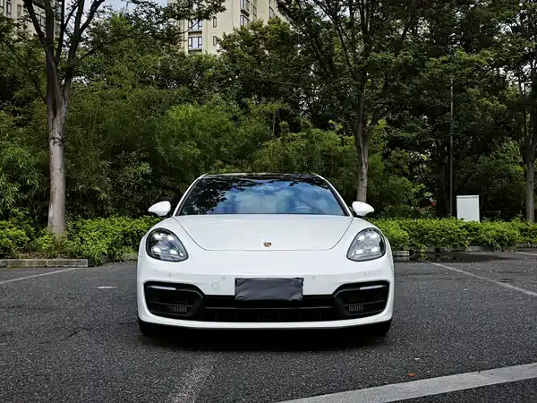 Porsche Panamera 2022