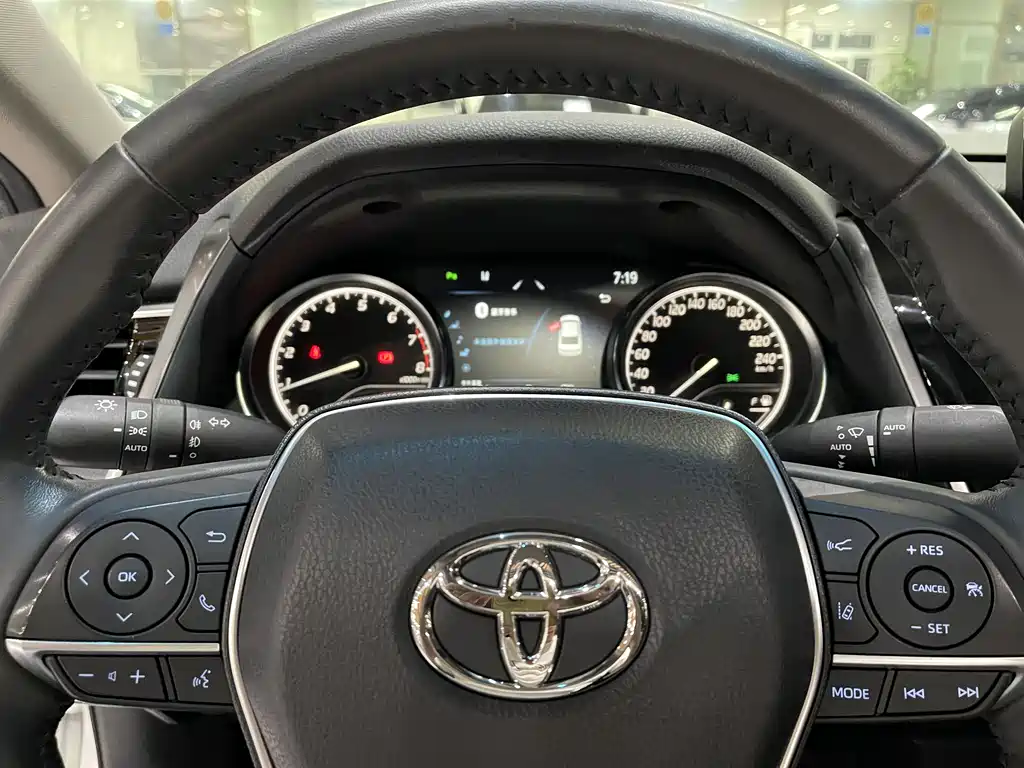 Toyota Camry 2021 — фото 9