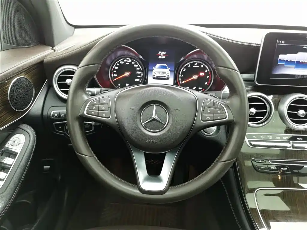 Mercedes-Benz GLC 2018 — фото 11