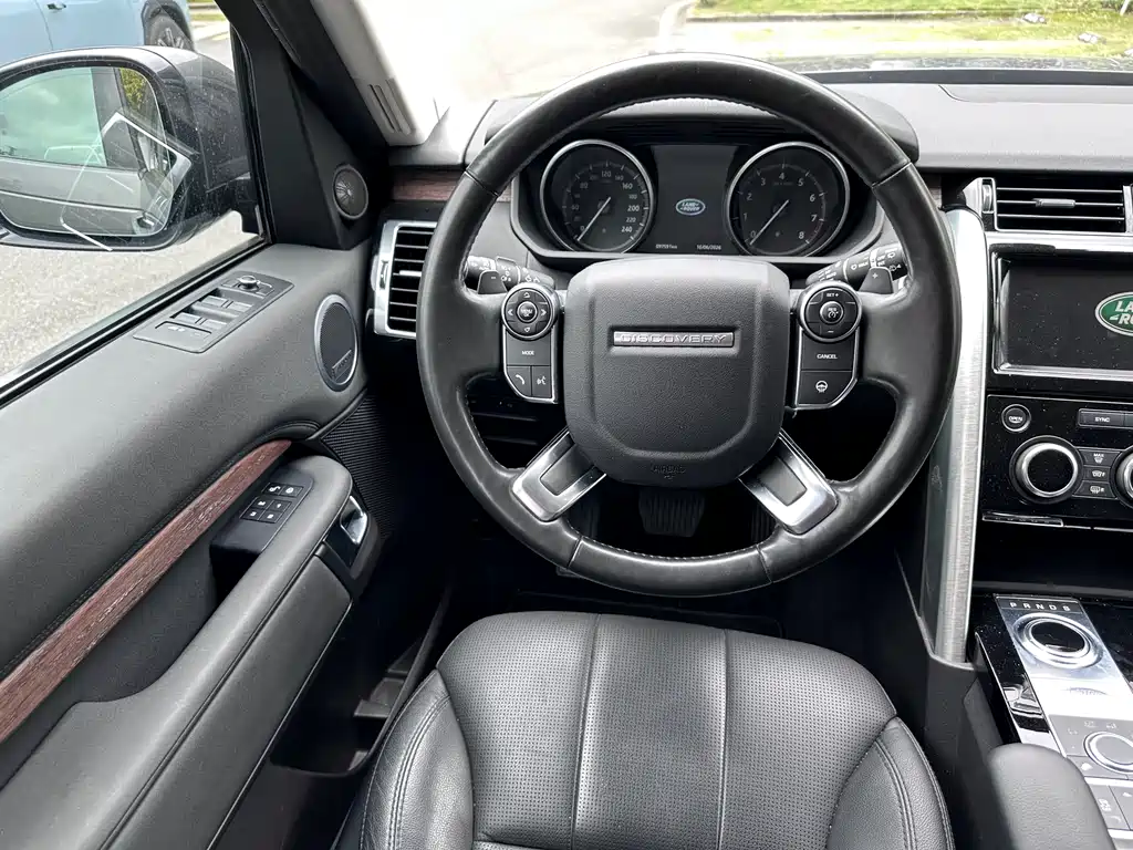 Land Rover Discovery 2017 — фото 15