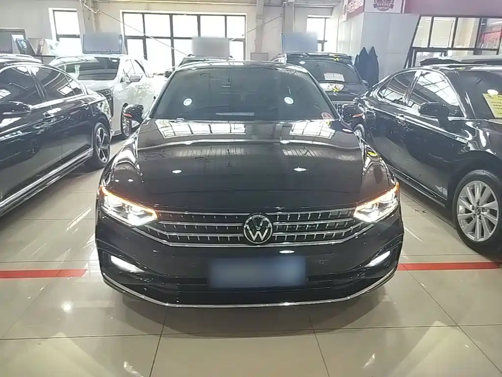 Volkswagen Magotan 2025