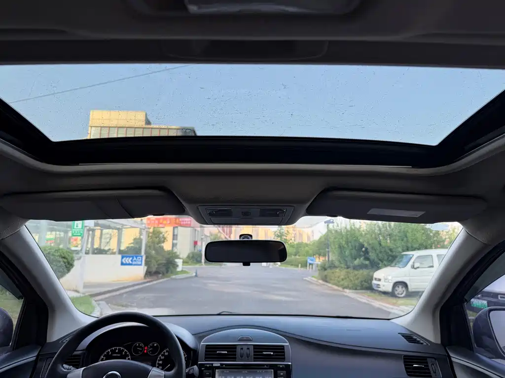 Nissan Tiida 2014