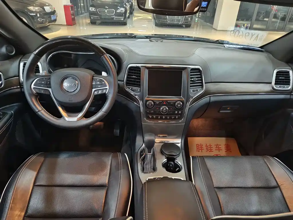 Jeep Grand Cherokee 2019 — фото 11