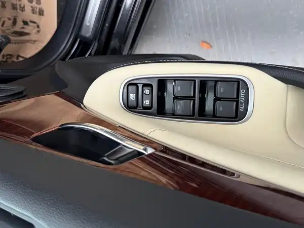 Toyota Crown 2015