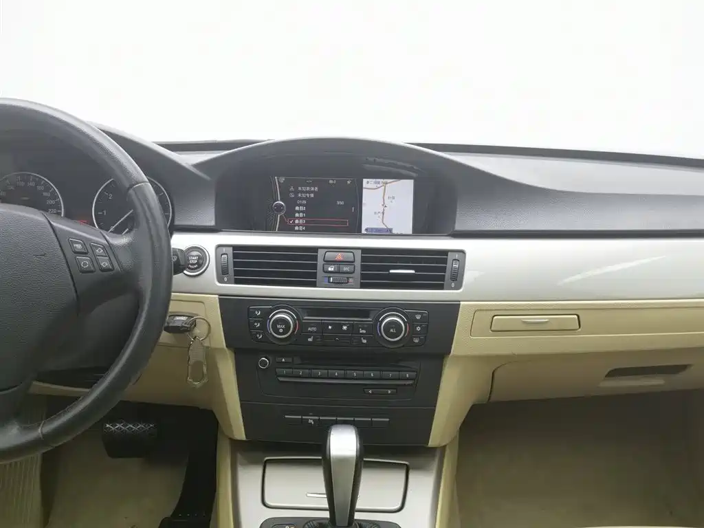BMW 3 Series 2011 — фото 12